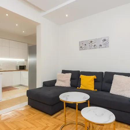 Tan Luxury In Center 78m2 Apartment *