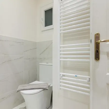 Tan Luxury In Center 78m2 Athens